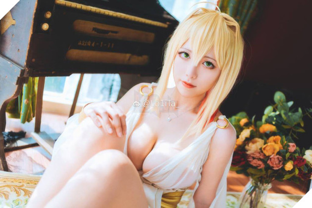 Cosplay Saber "ngực khủng" khiến fan hâm mộ không phải nóng mắt