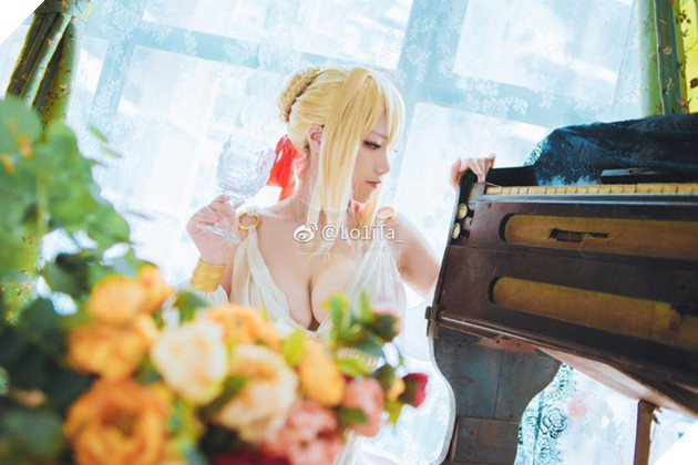 Cosplay Saber "ngực khủng" khiến fan hâm mộ không phải nóng mắt