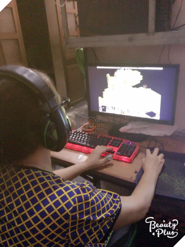 Khâm phục nữ game thủ lão làng nhất Việt Nam, ngoài 60 tuổi vẫn “đánh chế” như thường