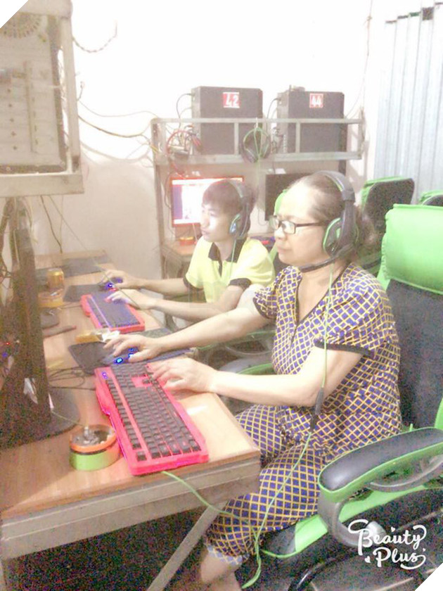 Khâm phục nữ game thủ lão làng nhất Việt Nam, ngoài 60 tuổi vẫn “đánh chế” như thường