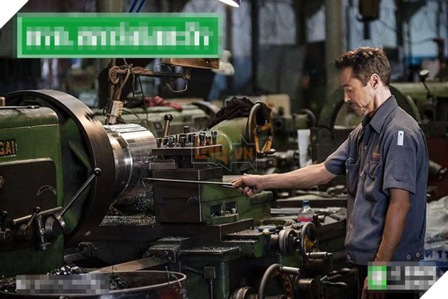 
Một người rành về thiết bị máy móc như Iron-Man chắc hẳn là làm thợ máy rồi.
