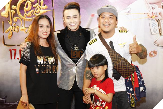 Đạo diễn "triệu view" Tô Gia Tuấn bên vợ con