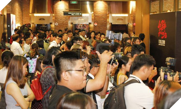 Đông đảo phóng viên báo chí, người hâm mộ đến tham gia buổi ra mắt dự án