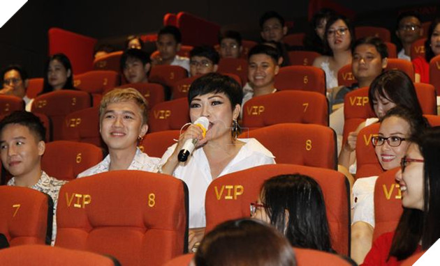 Nữ ca sĩ Phương Thanh chia sẻ niềm vui với Huỳnh Lập và đoàn làm phim