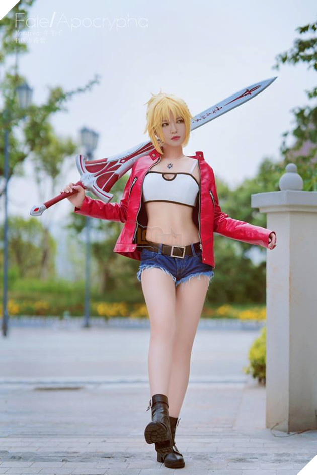 Bỏng mắt với phiên bản Saber Đỏ trong trang phục mùa hè cực mát  7