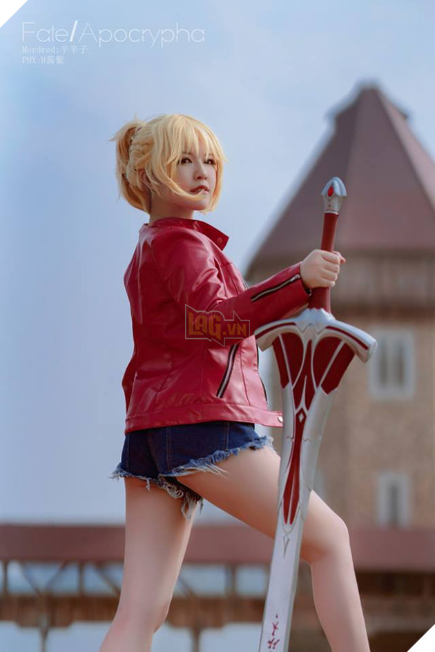 Bỏng mắt với phiên bản Saber Đỏ trong trang phục mùa hè cực mát  4