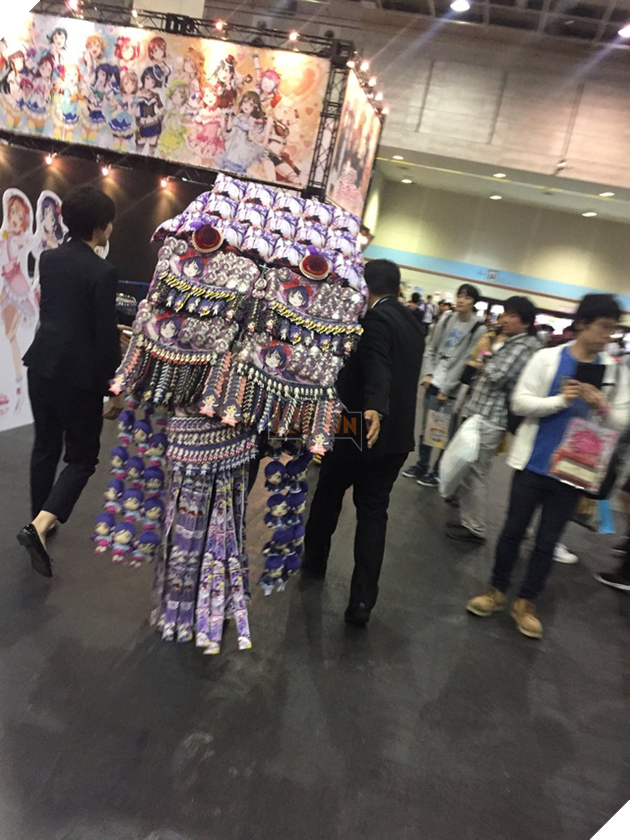 Otaku Nhật Bản bị đuổi cổ ra khỏi sự kiện chỉ vì đeo nhiều đồ lưu niệm - Ảnh 4.