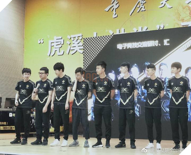 LMHT: Snake chiêu mộ thần đồng đi mid sinh năm 2000, hoàn thiện đội hình tham dự LPL mùa Hè