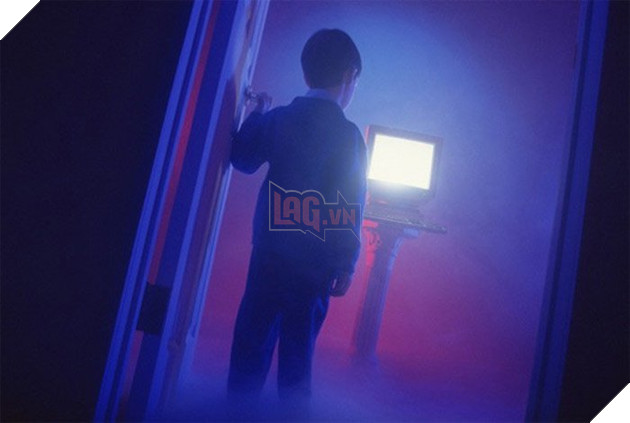 Truyền thuyết về bước chân lạ trong phòng