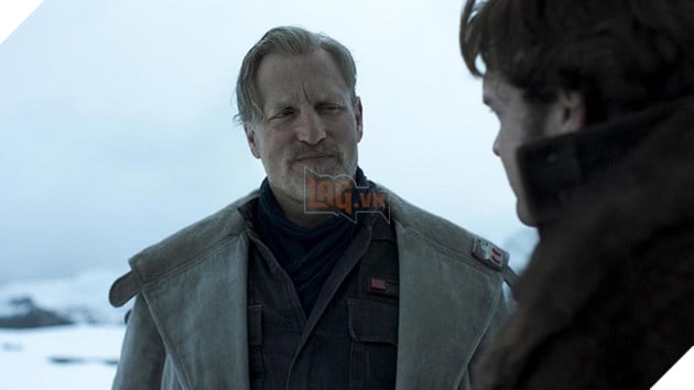 Beckett là người đưa khẩu DL-44 cho Han