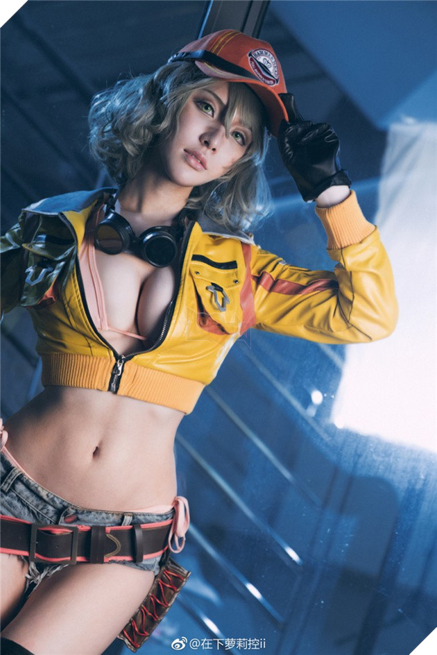Cosplay Cindy Aurum cực nóng bỏng trong Final Fantasy XV