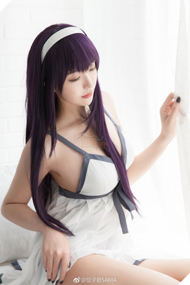 Chảy máu mũi với cosplay nàng Kasumigaoka Utaha trong Saekano: How to Raise a Boring Girlfriend