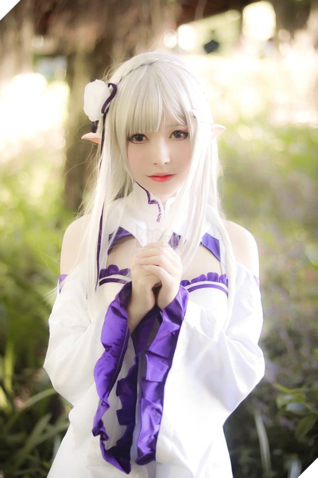Cùng ngắm cosplay nàng công chúa tóc trắng Emilia cực dễ thương trong Re:Zero