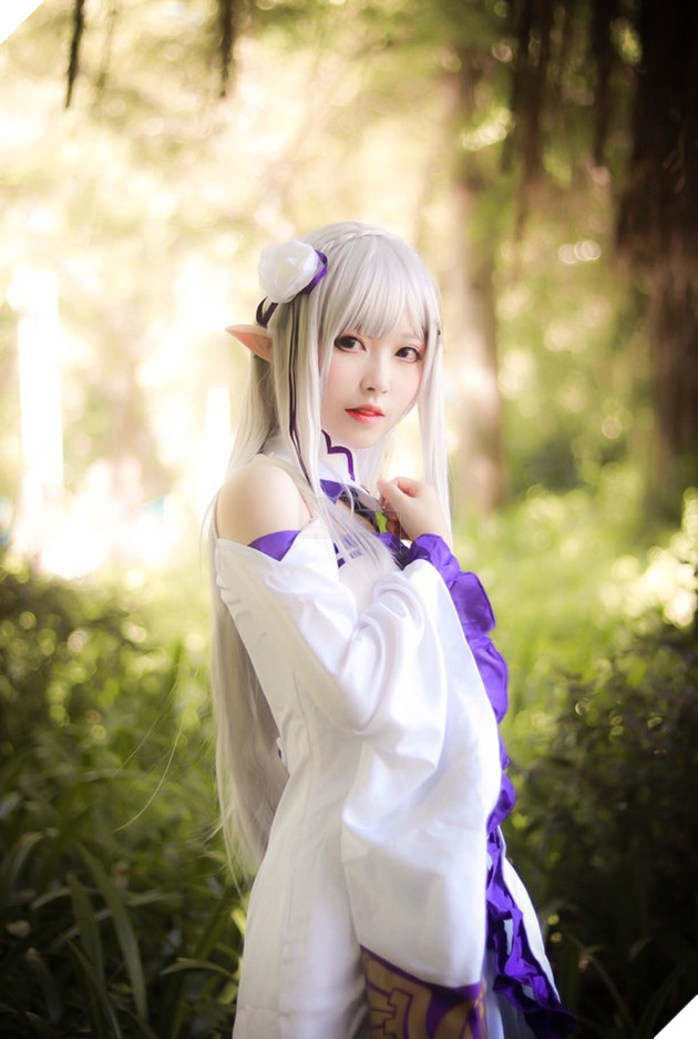 Cùng ngắm cosplay nàng công chúa tóc trắng Emilia cực dễ thương trong Re:Zero