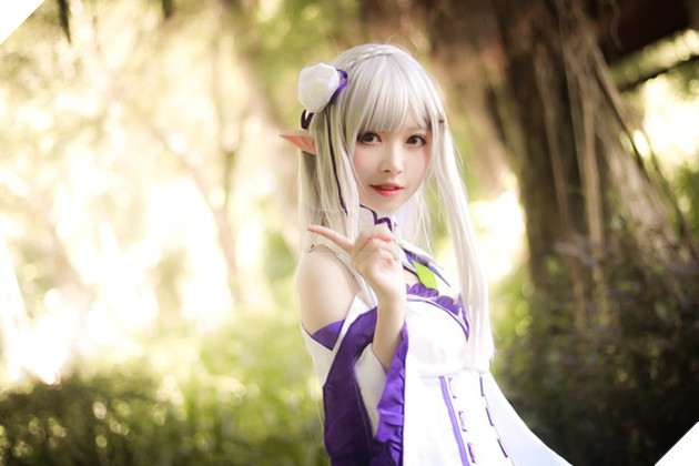 Cùng ngắm cosplay nàng công chúa tóc trắng Emilia cực dễ thương trong Re:Zero