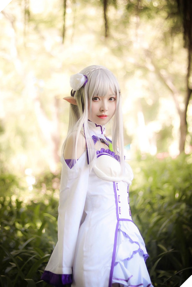 Cùng ngắm cosplay nàng công chúa tóc trắng Emilia cực dễ thương trong Re:Zero