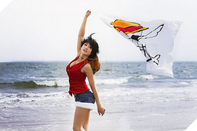 One Piece: Luffy phiên bản nữ cũng khiến cánh mày râu phải xịt máu mũi vì quá quyến rũ đấy!