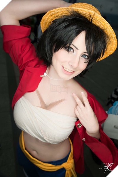 One Piece: Luffy phiên bản nữ cũng khiến cánh mày râu phải xịt máu mũi vì quá quyến rũ đấy!