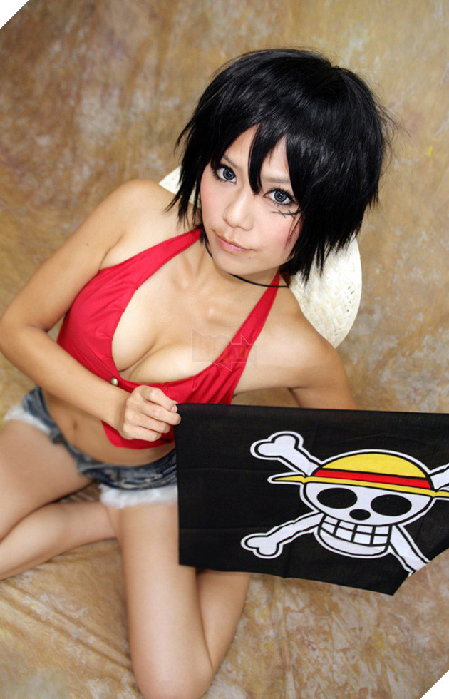 One Piece: Luffy phiên bản nữ cũng khiến cánh mày râu phải xịt máu mũi vì quá quyến rũ đấy!