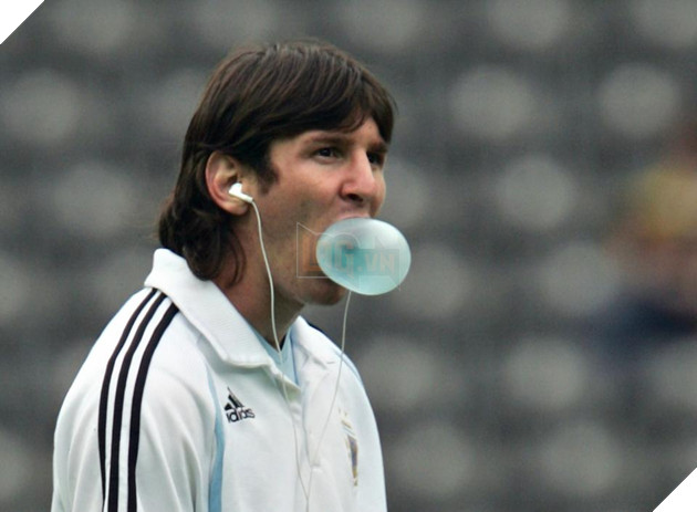 14 quả đầu đáng xấu hổ nhất mà các cầu thủ đã xuất hiện trong lịch sử World Cup 9