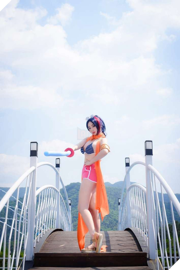 Bỏng mắt với Fiora Tiệc Bể Bơi, cosplay bởi cô nàng đến từ xứ sở Kim Chi
