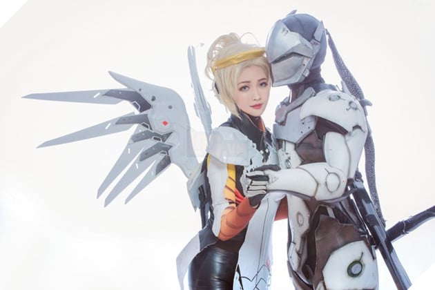 Lạ mắt với cosplay "tình cảm" giữa Genji và Mercy trong Overwatch