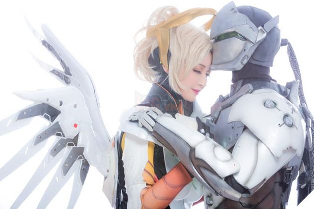 Lạ mắt với cosplay "tình cảm" giữa Genji và Mercy trong Overwatch