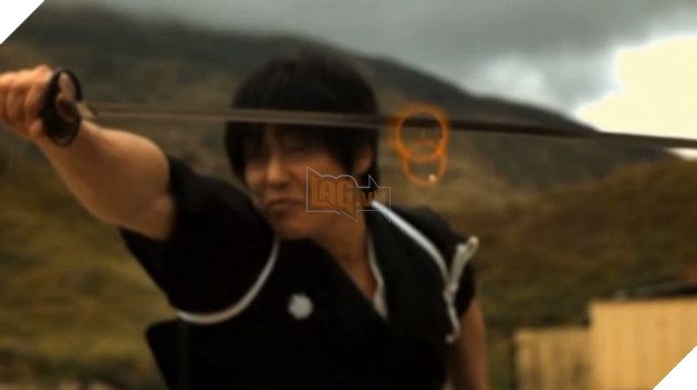 Đây đúng là Deadpool ngoài đời thật, chém viên đạn bay 200km/h làm đôi 4