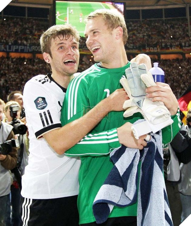 Tổng hợp khoảnh khắc khi các cầu thủ bóng đá tình tứ ngọt ngào không kém gì phim tình cảm 22