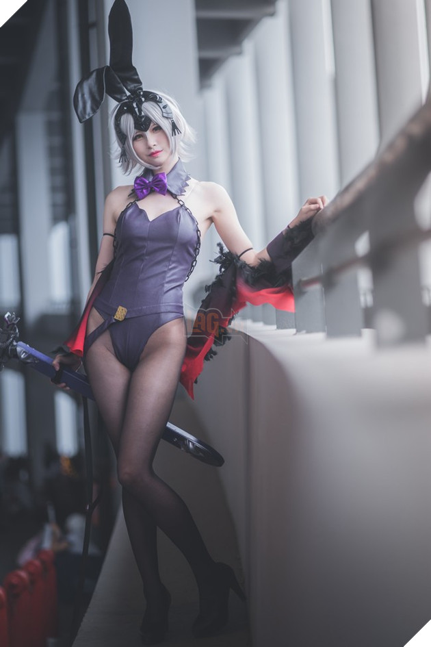 Cosplay Jean D'Arc cực nóng bỏng trong Fate/Grand Order