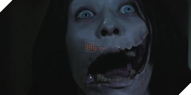 
Kuchisake Onna với cái miệng rộng ngoác đáng sợ
