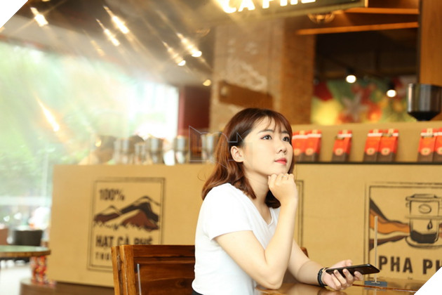 Ngỡ ngàng trước làn da trắng nuột nà của 2 nàng hot girl nhà CFL 9