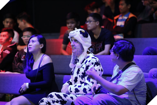 LMHT: Thánh Yi Cowsep bất ngờ mua hẳn xe máy Lead để cosplay Ninja Lead Việt Nam "chuẩn" hơn