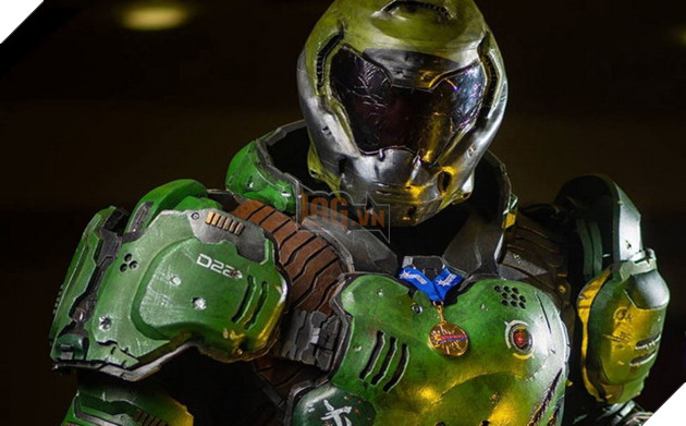 Choáng ngợp với bộ cosplay Doom tỉ lệ thật giống y hệt trong game bước ra