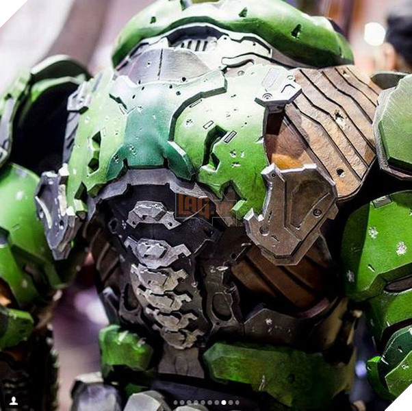 Choáng ngợp với bộ cosplay Doom tỉ lệ thật giống y hệt trong game bước ra 8