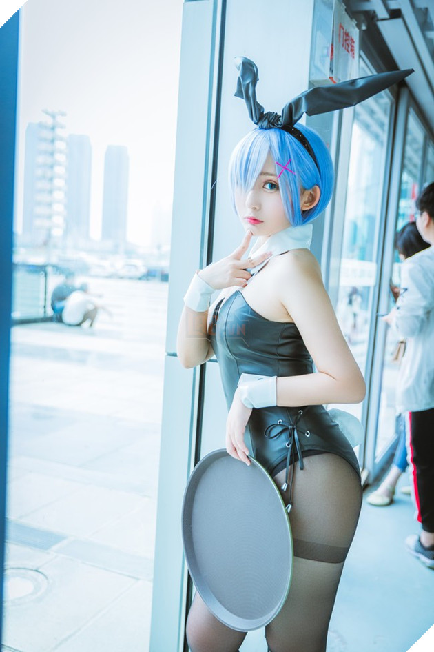 Tuyệt vời cosplay nàng hầu xem "xinh đến ngất ngây" trong Re:Zero