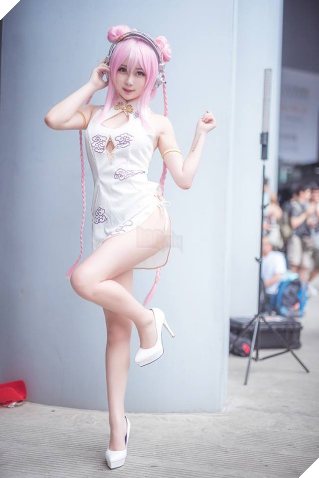 Chảy máu mũi với cosplay Super Sonico cực gợi cảm ngoài đời thực