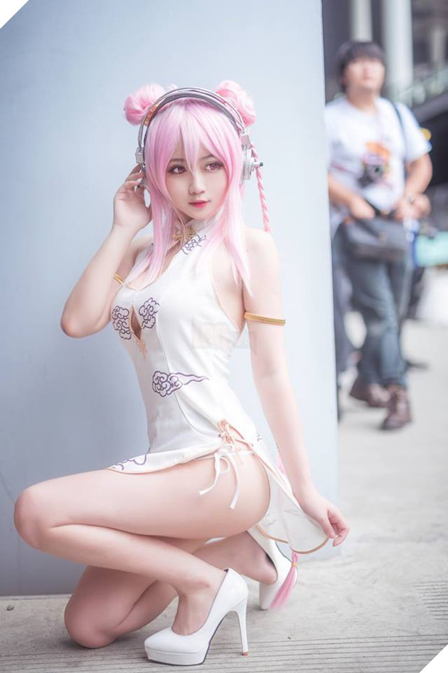 Chảy máu mũi với cosplay Super Sonico cực gợi cảm ngoài đời thực