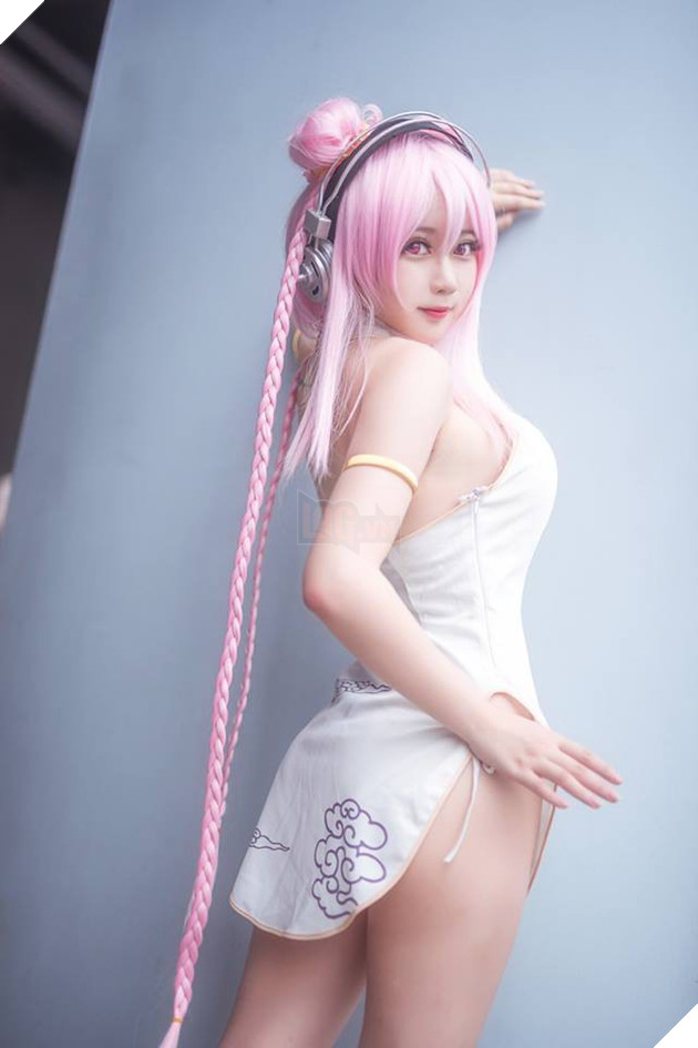 Chảy máu mũi với cosplay Super Sonico cực gợi cảm ngoài đời thực