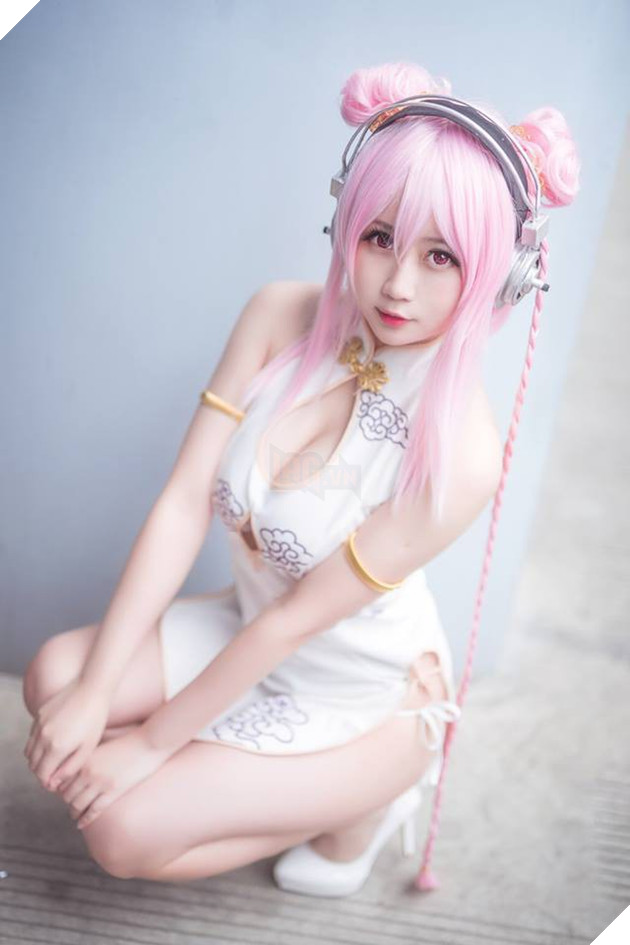 Chảy máu mũi với cosplay Super Sonico cực gợi cảm ngoài đời thực