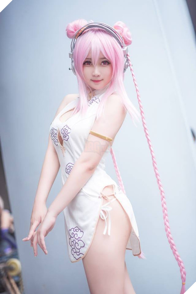 Chảy máu mũi với cosplay Super Sonico cực gợi cảm ngoài đời thực
