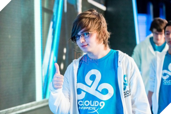 LMHT: Xạ thủ từng đi CKTG tiếp tục khiến fan "Mù Mắt" với bộ cosplay siêu khiêu gợi