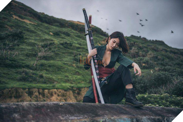 One Piece: Chảy máu mũi với phiên bản cosplay kiếm sĩ Zoro cực nóng bỏng của fan nữ