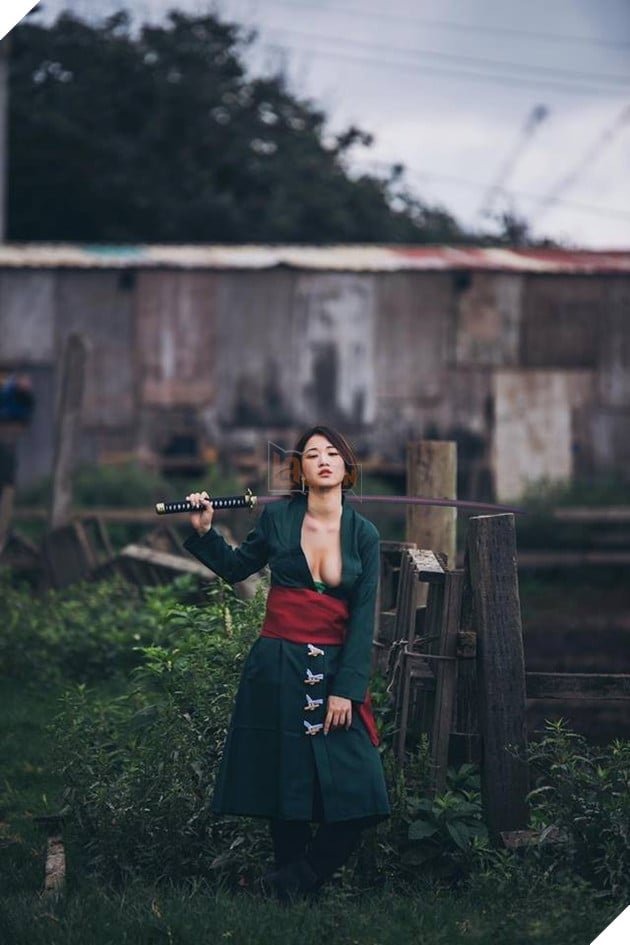 One Piece: Chảy máu mũi với phiên bản cosplay kiếm sĩ Zoro cực nóng bỏng của fan nữ
