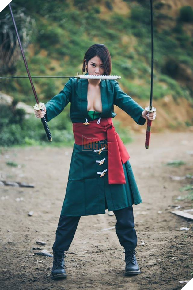 One Piece: Chảy máu mũi với phiên bản cosplay kiếm sĩ Zoro cực nóng bỏng của fan nữ