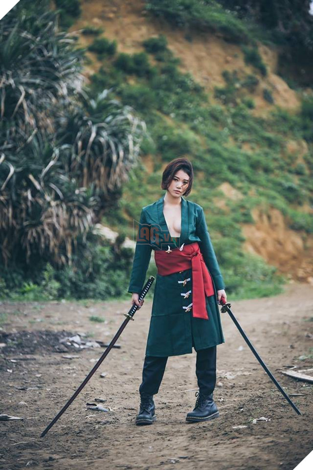 One Piece: Chảy máu mũi với phiên bản cosplay kiếm sĩ Zoro cực nóng bỏng của fan nữ