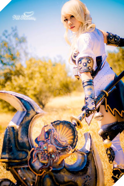 Toát mồ hôi với bộ Cosplay Cuồng Long nữ siêu gợi cảm giữa trời mùa hè