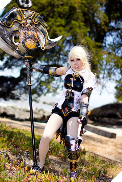 Toát mồ hôi với bộ Cosplay Cuồng Long nữ siêu gợi cảm giữa trời mùa hè 5