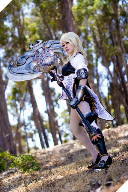 Toát mồ hôi với bộ Cosplay Cuồng Long nữ siêu gợi cảm giữa trời mùa hè 4