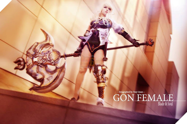 Toát mồ hôi với bộ Cosplay Cuồng Long nữ siêu gợi cảm giữa trời mùa hè 2